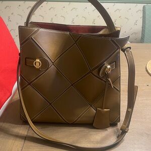 Gorgeous Tory Burch Lee RADZIWILL purse in perfect condition-she’s gone VIRAL!